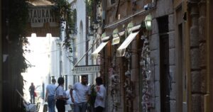 Featured image for How Many People Buy Backpacks Per Year 2025 Insights